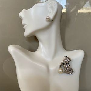Faux pearl and brooch set